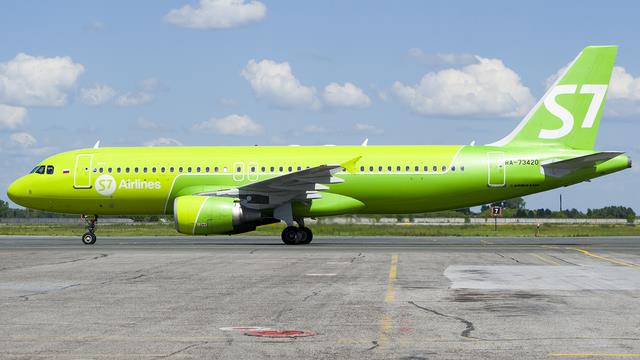 RA-73420:Airbus A320-200:S7 Airlines